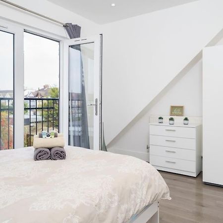 רומפורד Beautiful 4 Bed Immaculate Condition Refurbished Property מראה חיצוני תמונה