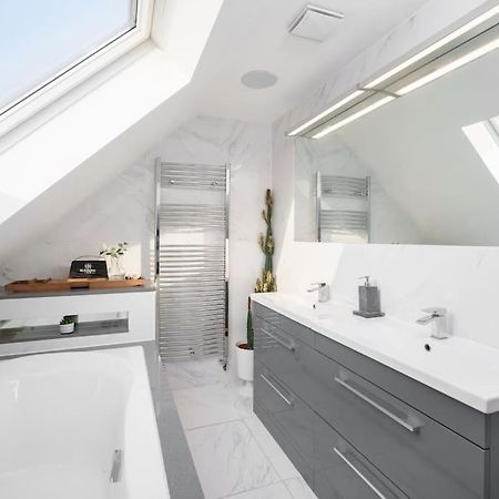 רומפורד Beautiful 4 Bed Immaculate Condition Refurbished Property מראה חיצוני תמונה