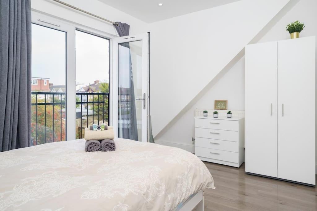 רומפורד Beautiful 4 Bed Immaculate Condition Refurbished Property מראה חיצוני תמונה
