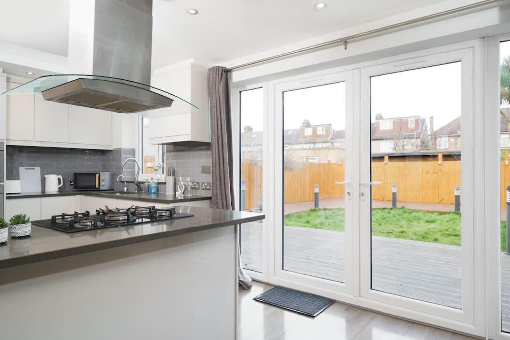 רומפורד Beautiful 4 Bed Immaculate Condition Refurbished Property מראה חיצוני תמונה