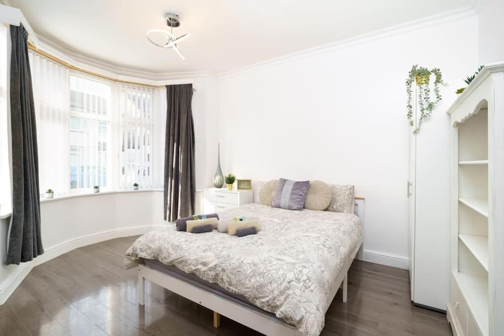 רומפורד Beautiful 4 Bed Immaculate Condition Refurbished Property מראה חיצוני תמונה