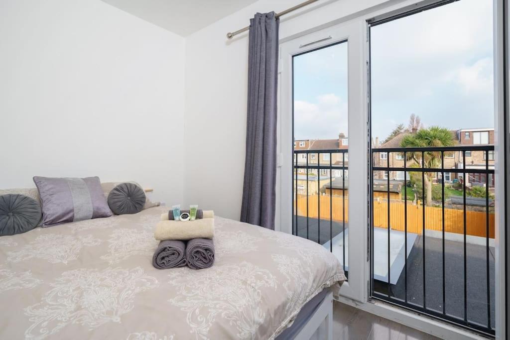 רומפורד Beautiful 4 Bed Immaculate Condition Refurbished Property מראה חיצוני תמונה
