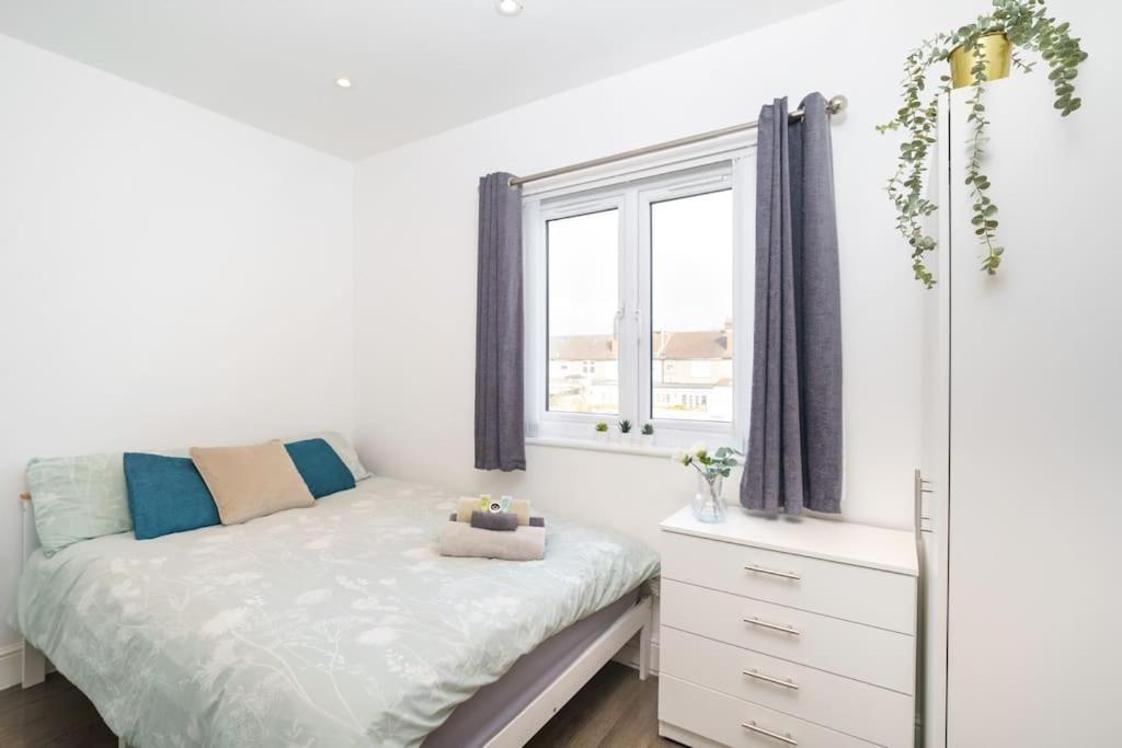 רומפורד Beautiful 4 Bed Immaculate Condition Refurbished Property מראה חיצוני תמונה
