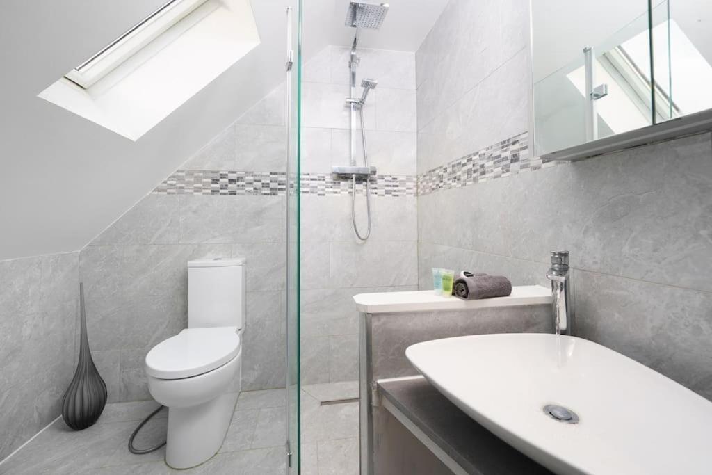 רומפורד Beautiful 4 Bed Immaculate Condition Refurbished Property מראה חיצוני תמונה