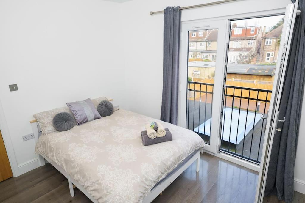 רומפורד Beautiful 4 Bed Immaculate Condition Refurbished Property מראה חיצוני תמונה