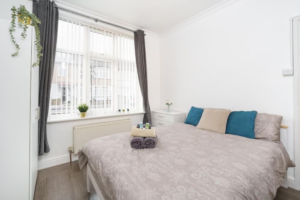 רומפורד Beautiful 4 Bed Immaculate Condition Refurbished Property מראה חיצוני תמונה